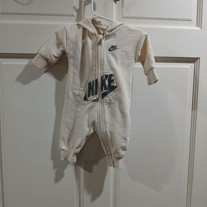 NIKE zip up One Piece. 3 month.
